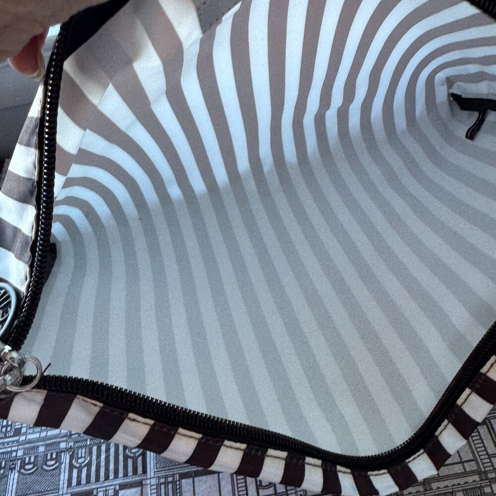 RARE NWOT Henri Bendel Garmet Bag with Pouch to Store it in.